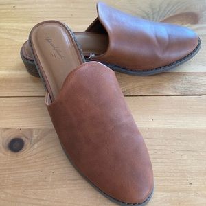 LIKE NEW Universal Thread mules